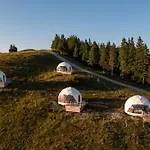 Stargazing Glamping Domes Golte *