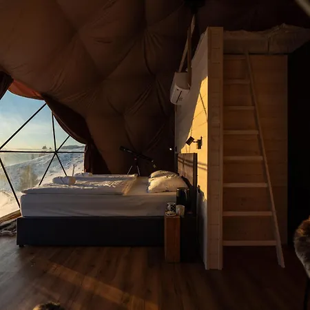 Campo de lujo Stargazing Glamping Domes Golte *